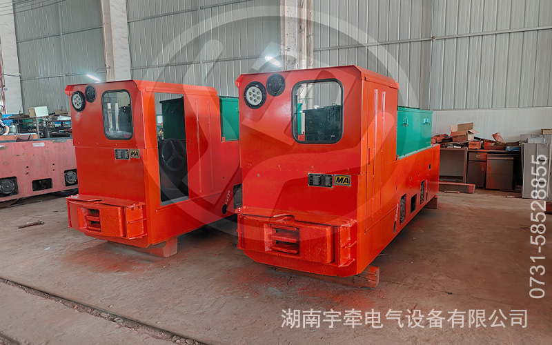 8噸蓄電池電機(jī)車(chē)發(fā)貨.jpg